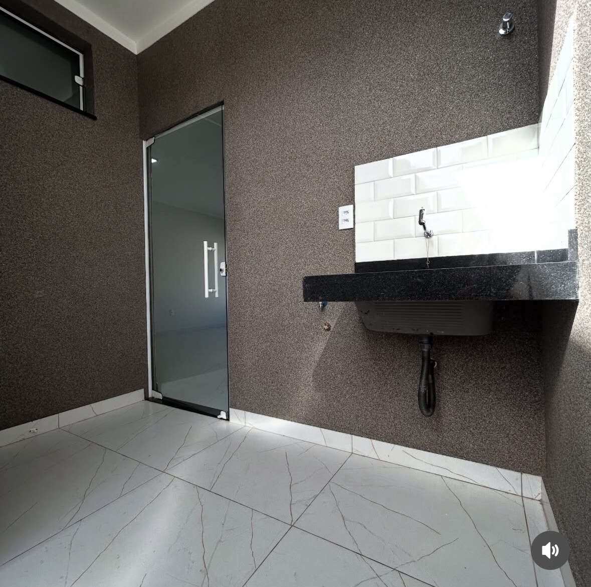  - Casa à venda em Franca, Jardim Adelinha, com 2 quartos, 80m²