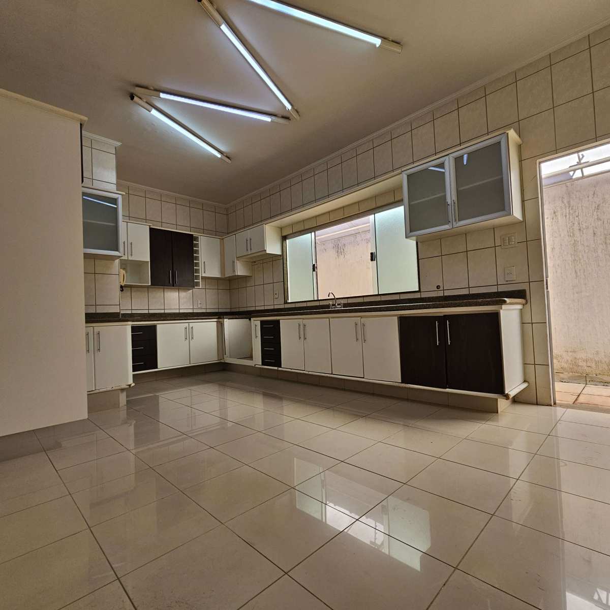  - Casa à venda em Franca, Jardim Dermínio, com 3 quartos, 180m²