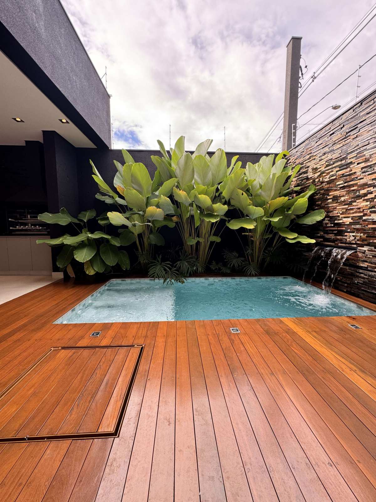  - Casa à venda em Franca, Jardim Santa Lúcia, com 3 quartos, 214m²