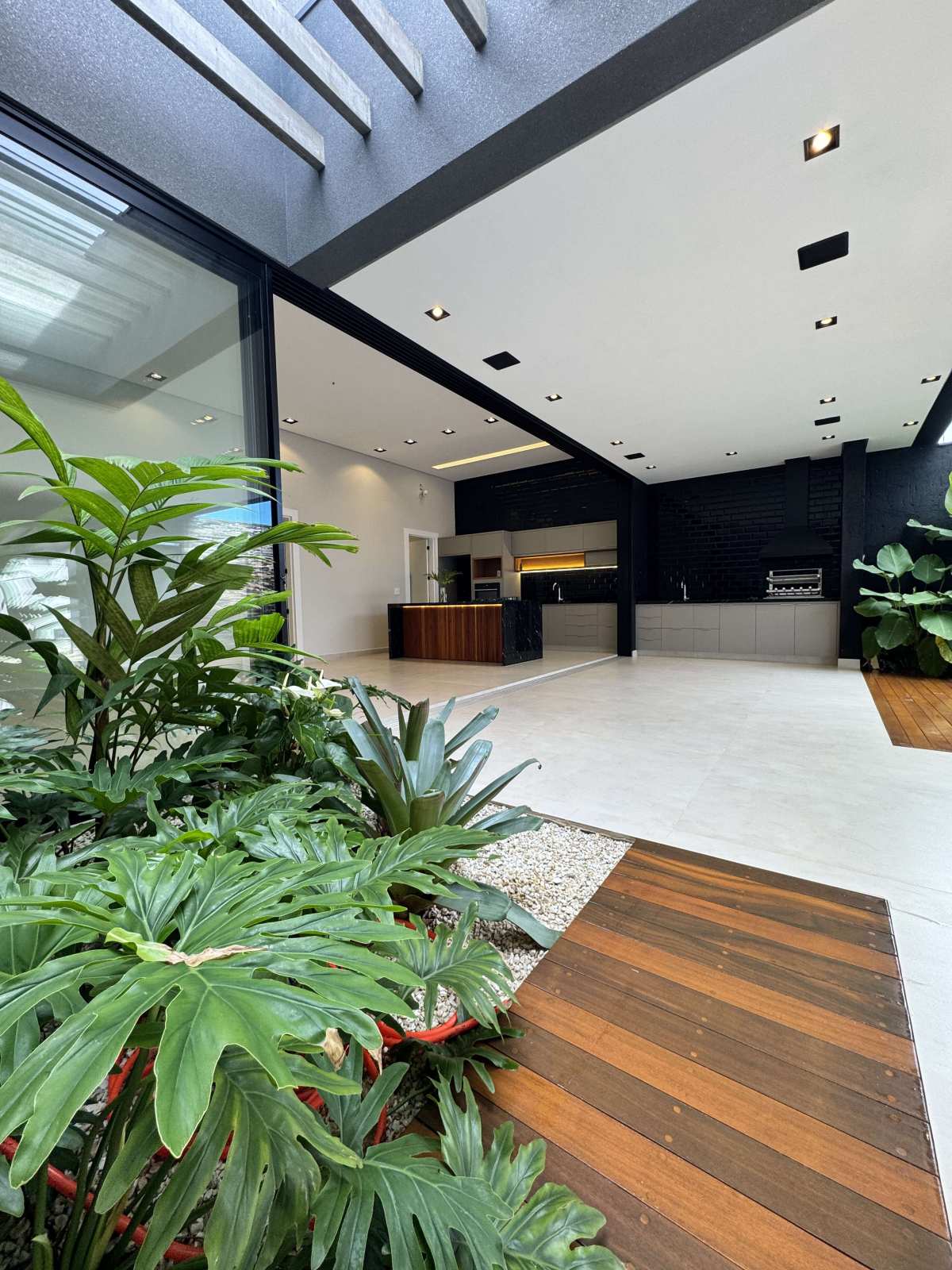  - Casa à venda em Franca, Jardim Santa Lúcia, com 3 quartos, 214m²