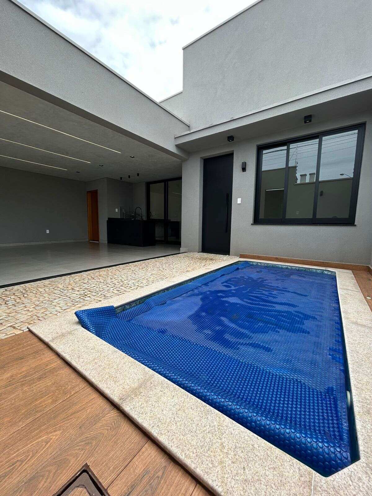  - Casa à venda em Franca, Loteamento Quinta do Oeste, com 3 quartos, 130m²