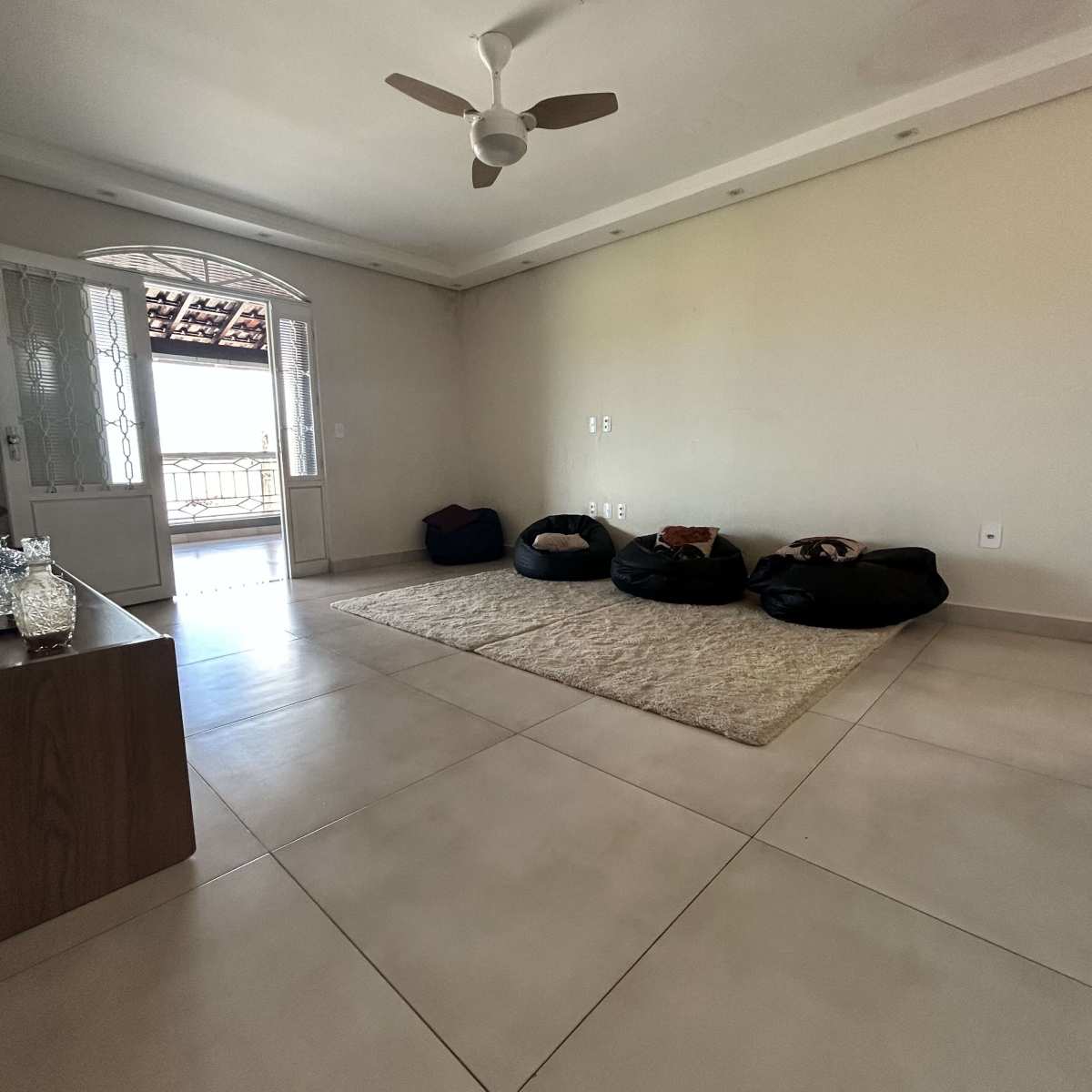 Sobrado à venda com 3 quartos, 268m² - Vila Santa Terezinha,Franca