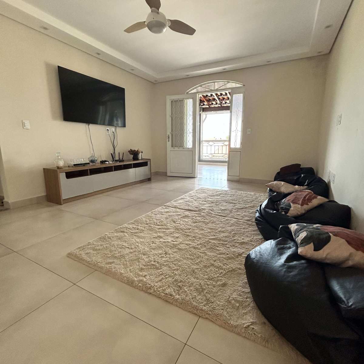 Sobrado à venda com 3 quartos, 268m² - Vila Santa Terezinha,Franca